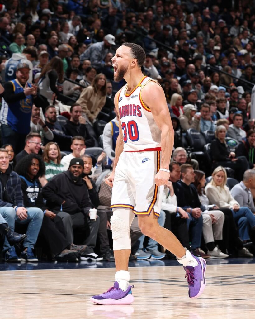 Stephen Curry quebra mais um recorde: o maior número de arremessos de 3 pontos!