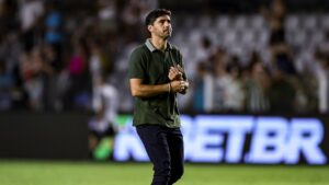 Abel Ferreira, treinador do Palmeiras, na Vila Belmiro, em Santos