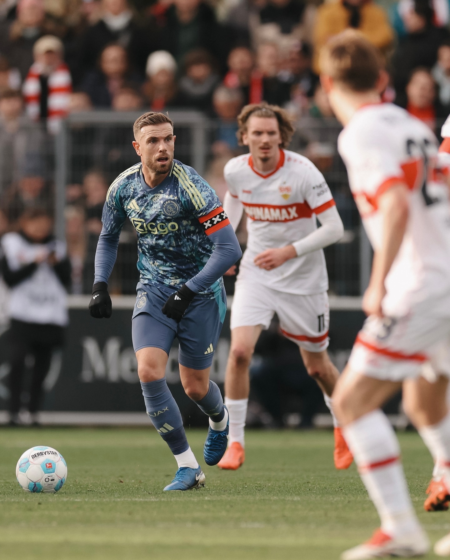 Davy Klaassen durante partida entre Ajax e Stuttgart - Fonte: @afcajax