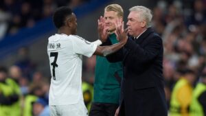 Vini Jr e Carlo Ancelotti comemorando gol do Real Madrid juntos
