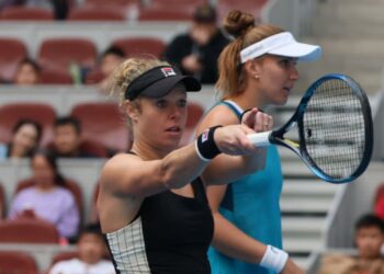 Bia Haddad e Laura Siegemund em ação