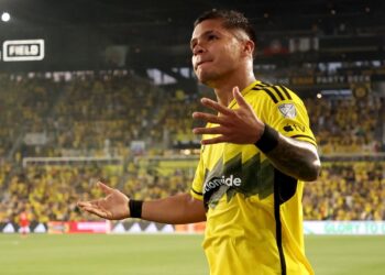 Botafogo negocia com Cucho Hernández, do Columbus Crew