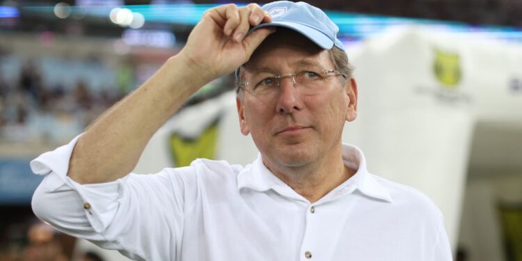 John Textor, CEO da SAF do Botafogo, presente no Maracanã, em jogo contra o Criciúma
