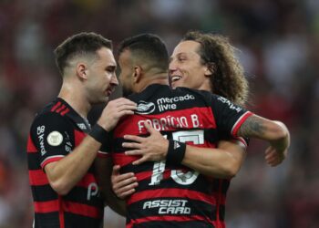 Alvo do Cruzeiro, Fabrício Bruno comemora gol pelo Flamengo