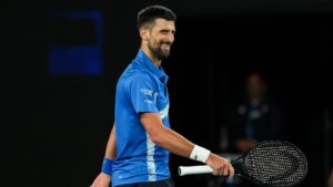 Novak Djokovic durante duelo contra Carlos Alcaraz, pelas quartas de final do Australian Open