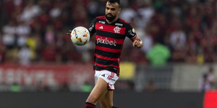 Fabrício Bruno, alvo do Cruzeiro, em ação pelo Flamengo
