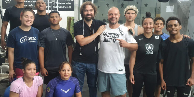 Novo presidente do Botafogo visitou o treino da equipe de judô - Foto: Divulgação