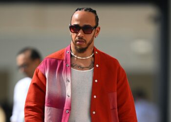 Hamilton defenderá a Ferrari na F1 2025.
