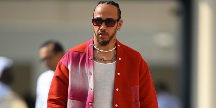 Hamilton defenderá a Ferrari na F1 2025.