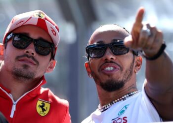 Hamilton pode levar uma "surra" de Leclerc na Ferrari, diz ex-piloto