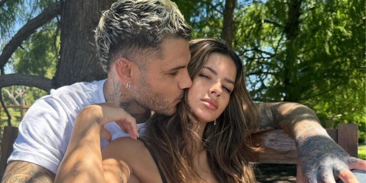 Icardi posou junto com a atriz China Suárez, seu novo affair