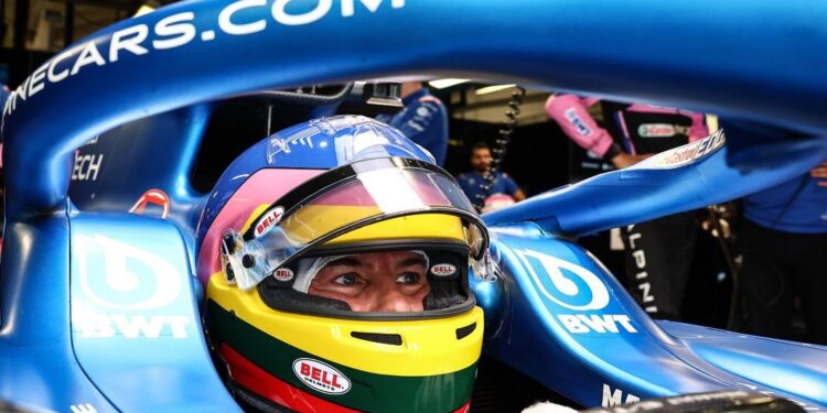 Jacques Villeneuve em carro da Alpine - Fonte: @jacques_villeneuve