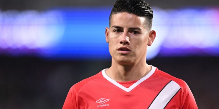 James Rodríguez em ação contra o Rayo Vallecano
