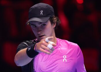 João Fonseca comemorando ponto no Next Gen ATP Finals