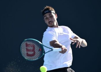 Rival de João Fonseca, Lorenzo Sonego em ação no Australian Open