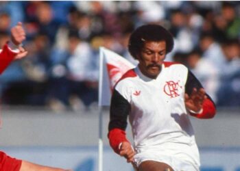 Junior atuando pelo Flamengo contra o Liverpool - Fonte: @junior_maestro_5