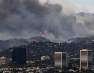 Los Angeles em chamas - Fonte: @latimes