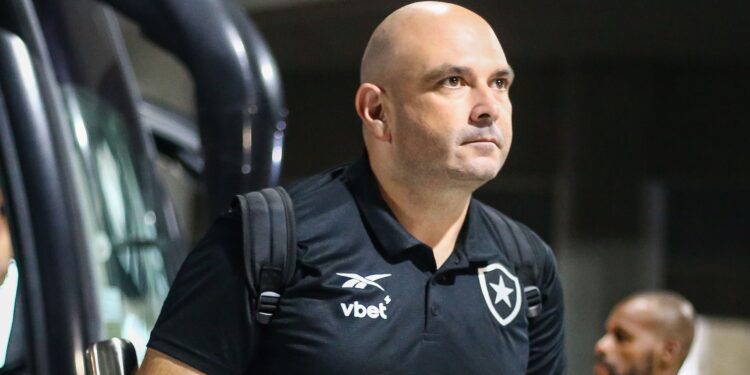 Carlos Leiria, técnico do Botafogo.