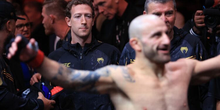 Mark Zuckerberg presente no UFC 298, no corner de Alexander Volkanovski