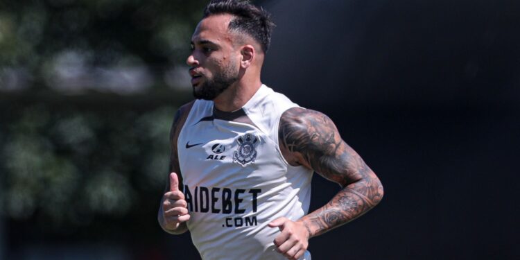 Maycon, do Corinthians, envolvido no mercado da bola.