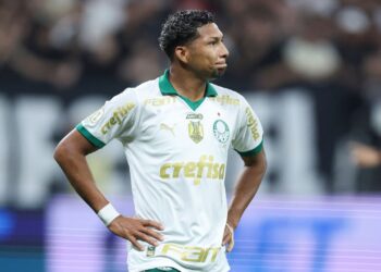 Rony, do Palmeiras, envolvido no mercado da bola.