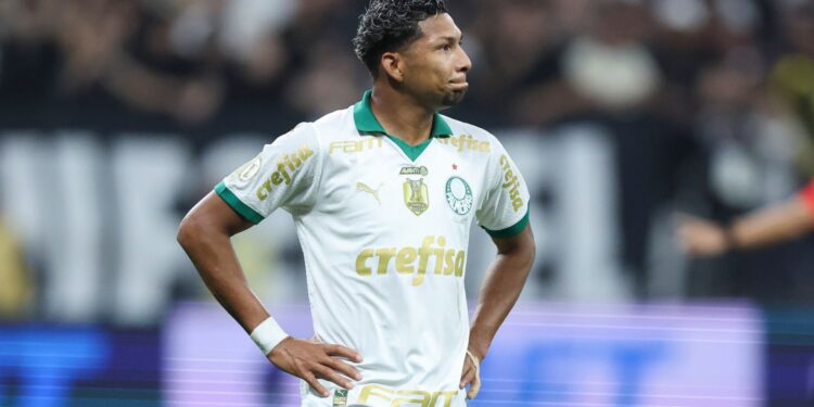 Rony, do Palmeiras, envolvido no mercado da bola.