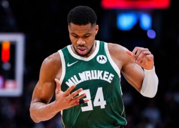 Giannis nos Bucks.
