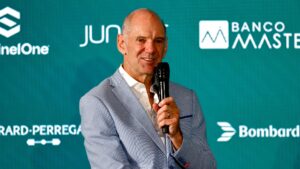 Adrian Newey em sua apresentação na Aston Martin pela F1.