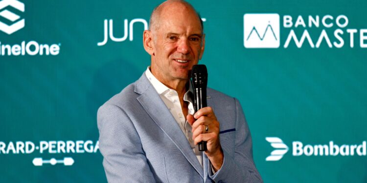 Adrian Newey em sua apresentação na Aston Martin pela F1.