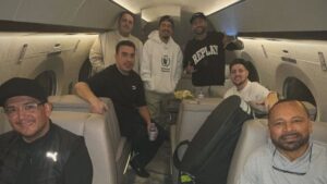 Neymar, familiares e amigos em avião que deixou Riad e pousou em São Roque
