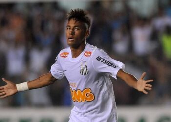 Neymar em ação pelo Santos no ano de 2012