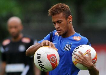 Neymar treinando com o Santos em 2013