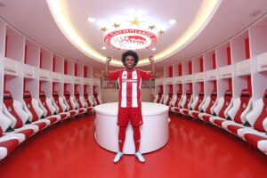 Willian no Olympiakos - Fonte: @olympiacosfc