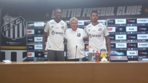 Zé Ivaldo e Luisão em apresentação do Santos.