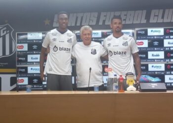 Zé Ivaldo e Luisão em apresentação do Santos.