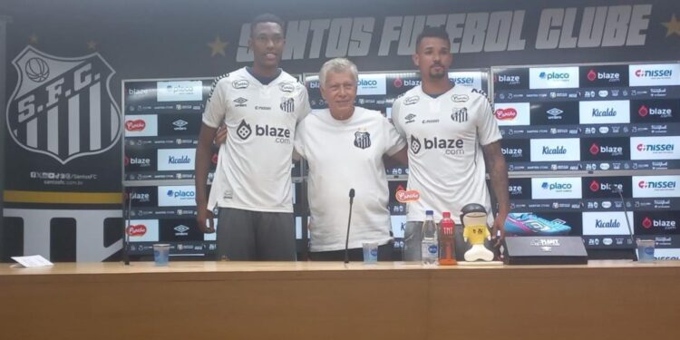Zé Ivaldo e Luisão em apresentação do Santos.