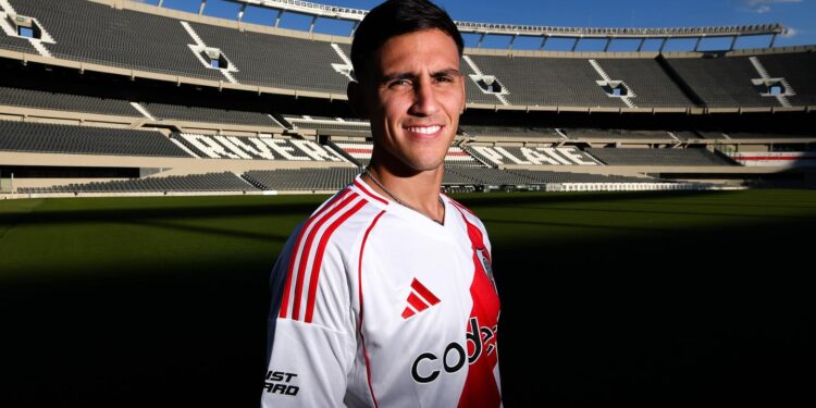Matías Rojas com camisa do River Plate - Fonte: @riverplate