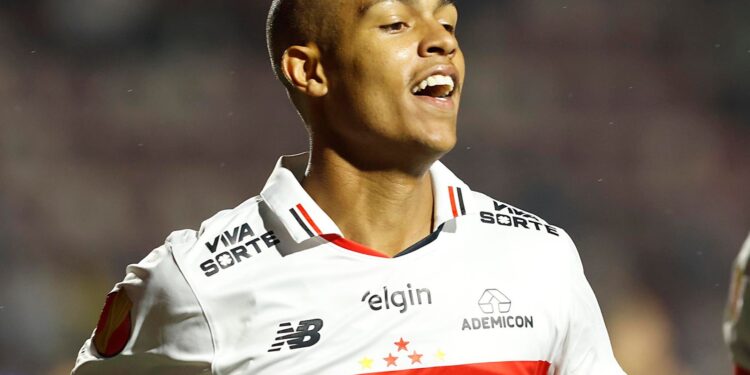 Ryan Francisco, do São Paulo.
