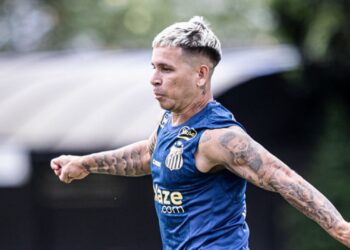 Soteldo em ação no treino do Santos durante a pré-temporada