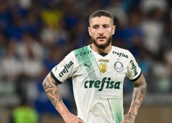 Zé Rafael, alvo do Santos, em ação pelo Palmeiras