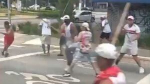 Torcedores brigam antes de São Paulo x Corinthians.