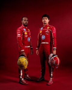 Hamilton e Leclerc com uniformes da Ferrari- Fonte: @scuderiaferrari
