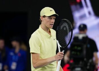 Sinner comemorando vitória no Australian Open contra Marcos Giron