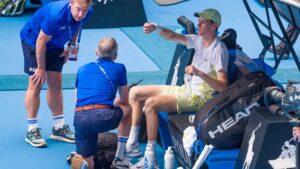 Jannik Sinner teve parada médica em duelo contra Holger Rune