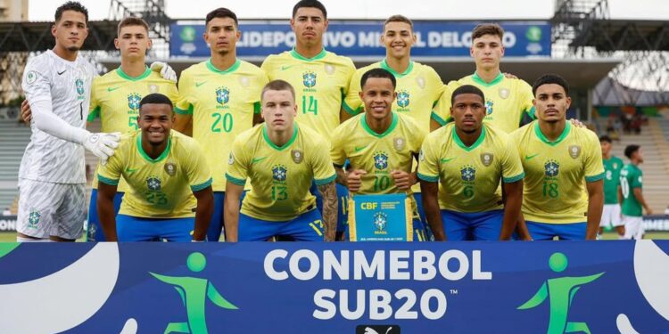 Jogadores do Brasil sub-20 posam para foto antes de jogo contra a Colômbia