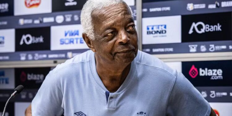 Lima, ex-jogador e treinador da base do Santos