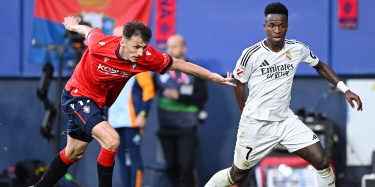 Lance de partida entre Osasuna e Real Madrid