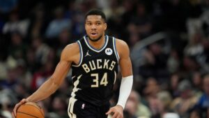 Giannis Antetokounmpo, do Milwaukee Bucks, em jogo contra o Memphis Grizzlies