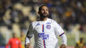 William José, do Bahia, comemora gol marcado contra o The Strongest