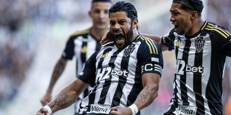 Hulk, do Atlético-MG, comemora gol marcado contra o Tombense